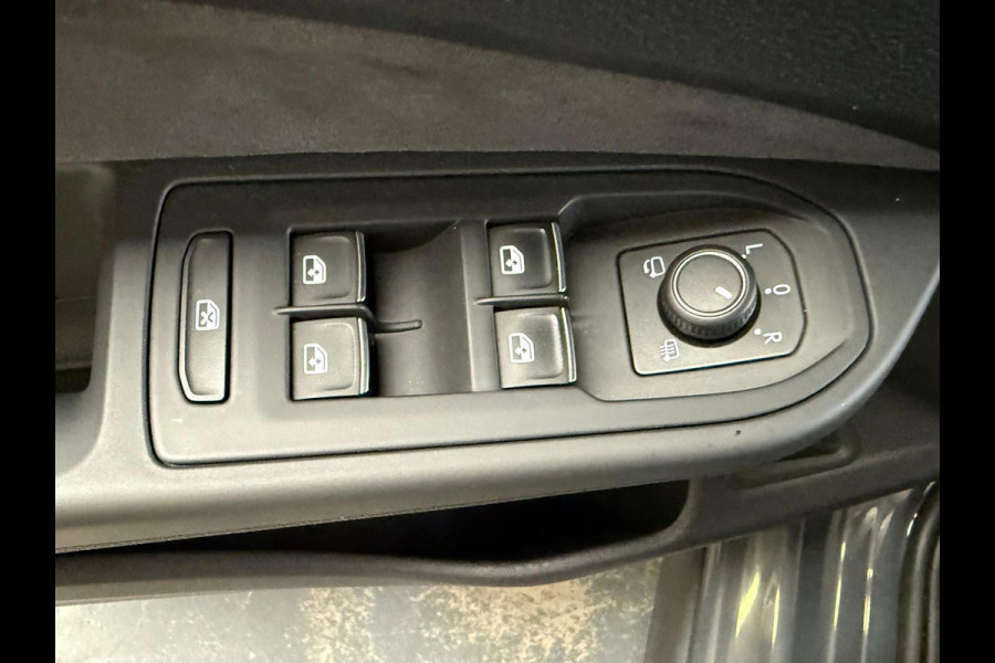 Volkswagen Golf 1.4 eHybrid GTE IQ Light Navi Soel/Stuur verwarming 1 Jaar Bovag garantie
