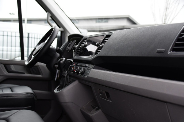 Volkswagen Crafter 35 2.0 TDI L3H3 Highline PB Edition Full Options! Adaptieve Cruise, Carplay, LED, Leder, Stoelwarming, Trekhaak, Multimedia, Uniek!