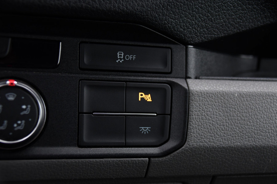 Volkswagen Crafter 35 2.0 TDI L3H3 Highline PB Edition Full Options! Adaptieve Cruise, Carplay, LED, Leder, Stoelwarming, Trekhaak, Multimedia, Uniek!