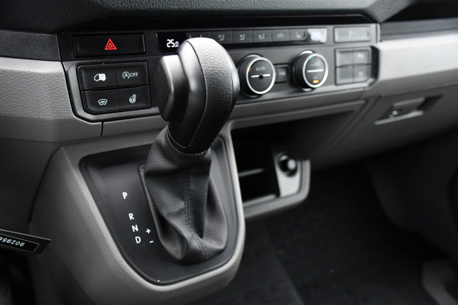 Volkswagen Crafter 35 2.0 TDI L3H2 Highline Adaptieve Cruise, Camera, Carplay, Clima, LED, Stoelverwarming, Multimedia, Sensoren, Uniek!