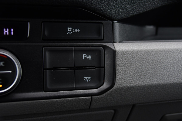 Volkswagen Crafter 35 2.0 TDI L3H2 Highline Adaptieve Cruise, Camera, Carplay, Clima, LED, Stoelverwarming, Multimedia, Sensoren, Uniek!