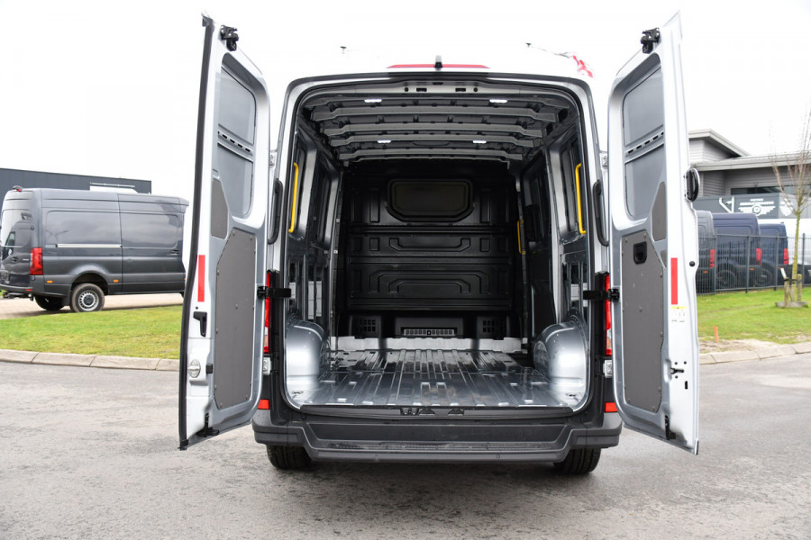 Volkswagen Crafter 35 2.0 TDI L3H2 Highline Adaptieve Cruise, Camera, Carplay, Clima, LED, Stoelverwarming, Multimedia, Sensoren, Uniek!