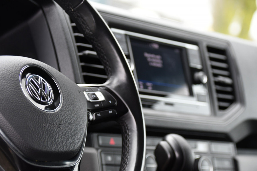Volkswagen Crafter 35 2.0 TDI L3H2 Highline PB Edition Adaptieve Cruise, Camera, Carplay, Clima, LED, Stoelverwarming, Multimedia, Sensoren, Uniek!
