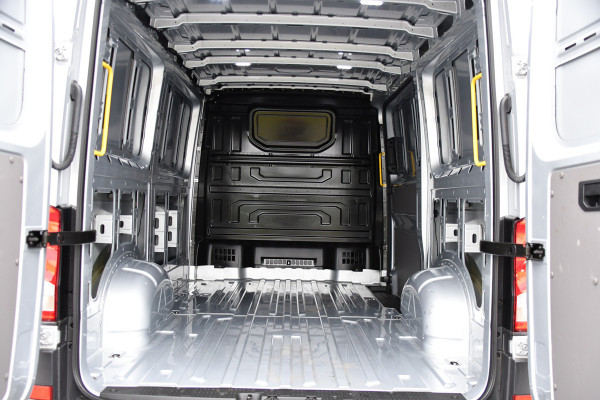 Volkswagen Crafter 35 2.0 TDI L3H2 Highline PB Edition Adaptieve Cruise, Camera, Carplay, Clima, LED, Stoelverwarming, Multimedia, Sensoren, Uniek!