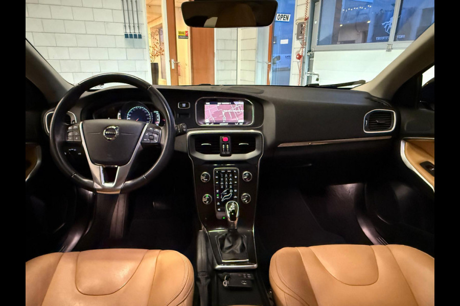 Volvo V40 Cross Country 1.5 T3 Polar+ Luxury Pano Stoel Verwarming 1 jaar bovag garantie