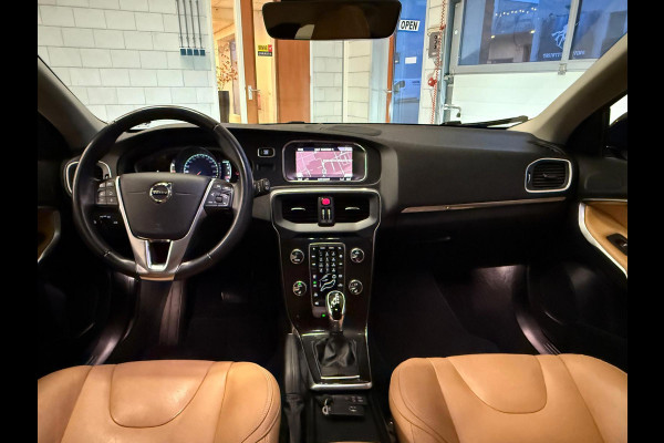 Volvo V40 Cross Country 1.5 T3 Polar+ Luxury Pano Stoel Verwarming 1 jaar bovag garantie