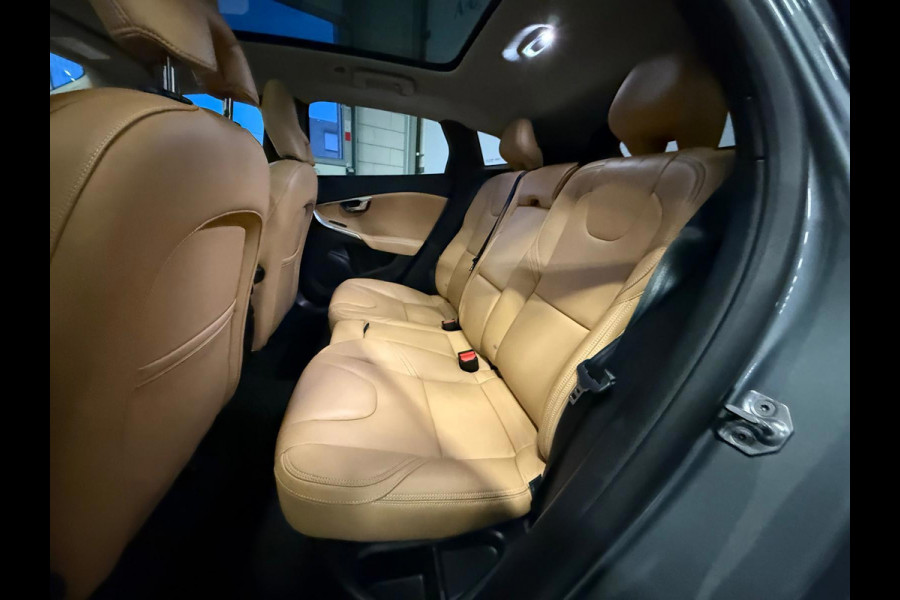 Volvo V40 Cross Country 1.5 T3 Polar+ Luxury Pano Stoel Verwarming 1 jaar bovag garantie