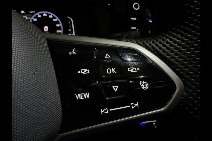 Volkswagen T-Roc 1.5 TSI R-Line Business+ Pano|IQ|Keyles|Cam