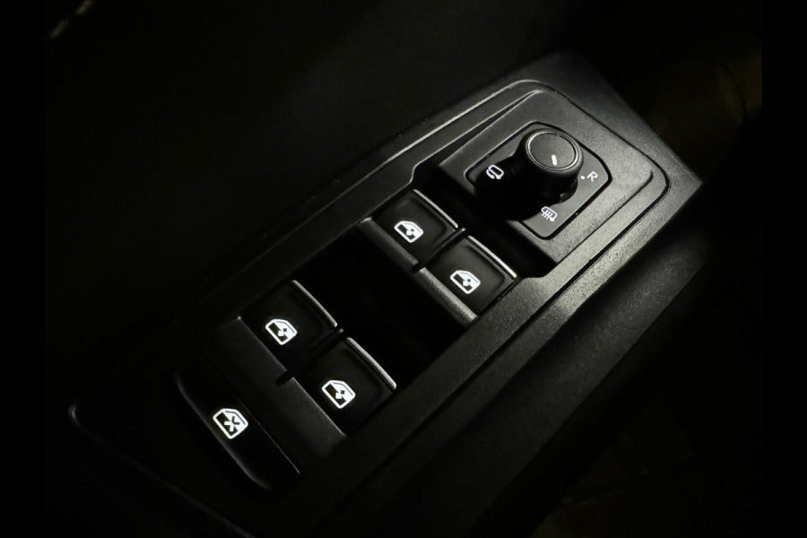 Volkswagen T-Roc 1.5 TSI R-Line Business+ Pano|IQ|Keyles|Cam