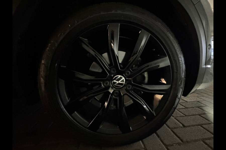 Volkswagen T-Roc 1.5 TSI R-Line Business+ Pano|IQ|Keyles|Cam