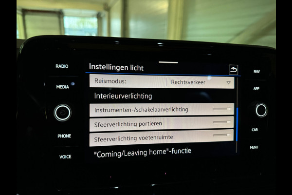 Volkswagen T-Roc 1.5 TSI R-Line Business+ Pano|IQ|Keyles|Cam