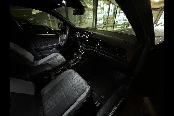 Volkswagen T-Roc 1.5 TSI R-Line Business+ Pano|IQ|Keyles|Cam