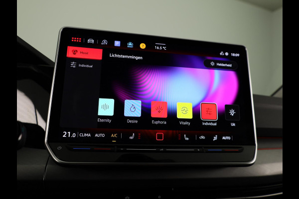 Volkswagen Golf Life Edition 1.5 TSI 85 kW / 116 pk Hatchback 6 ve Camera| 17'LM-velgen| Verwarmd stuur en voorstoelen | Keyless entry/start