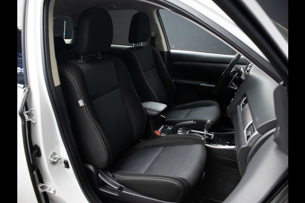 Mitsubishi Outlander 2.0 Connect Pro Sport (APPLE CARPLAY,NAVI,CAMERA,360 VIEW,STOEL/STUUR VERWARMING,CLIMATE,CRUISE,LM VELGEN)