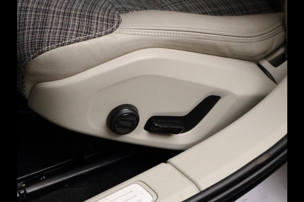 Volvo V60 2.0 T5 Sport (APPLE CARPLAY,NAVI,CAMERA,SPORTSTOELEN,LED,PDC,GETINT,NETTESTAAT)