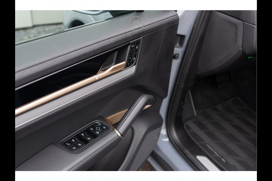 Porsche Cayenne 3.0 E-Hybrid SportDesign|Passenger Display|21''|Luchtvering|HUD|ACC|Bose|18-voudig|Panorama|Stoelkoeling