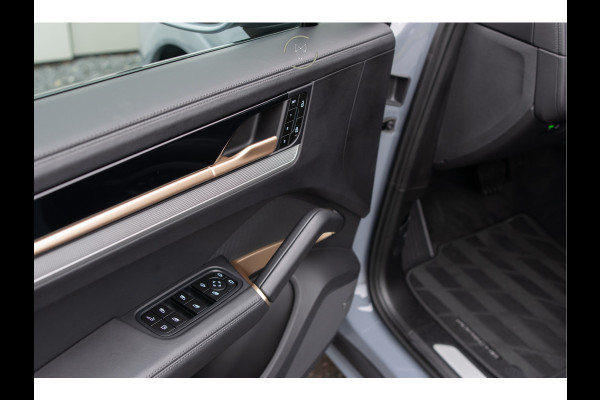 Porsche Cayenne 3.0 E-Hybrid SportDesign|Passenger Display|21''|Luchtvering|HUD|ACC|Bose|18-voudig|Panorama|Stoelkoeling