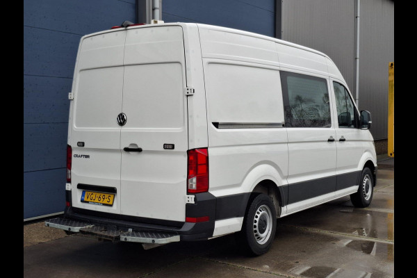 Volkswagen Crafter 35 2.0 TDI L3H3 Highline AUTOMAAT / STANDKACHEL / TREKHAAK / CARPLAY / NAVI