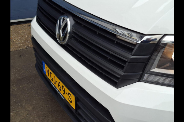 Volkswagen Crafter 35 2.0 TDI L3H3 Highline AUTOMAAT / STANDKACHEL / TREKHAAK / CARPLAY / NAVI