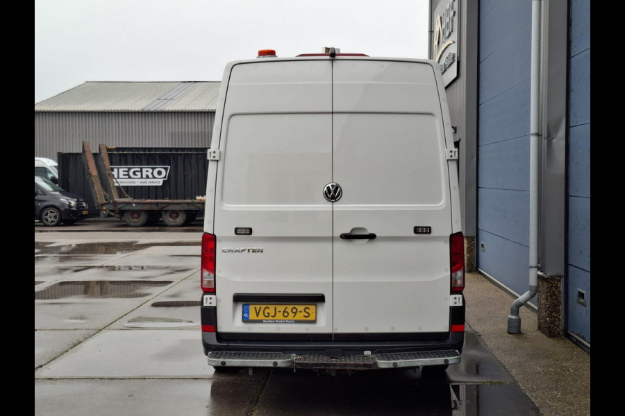 Volkswagen Crafter 35 2.0 TDI L3H3 Highline AUTOMAAT / STANDKACHEL / TREKHAAK / CARPLAY / NAVI