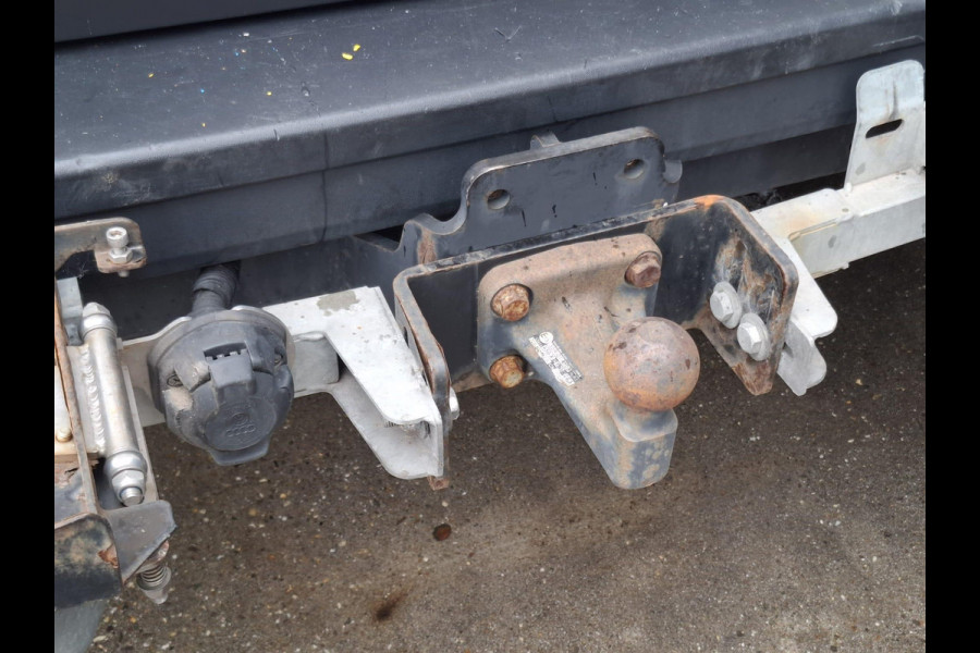 Volkswagen Crafter 35 2.0 TDI L3H3 Highline AUTOMAAT / STANDKACHEL / TREKHAAK / CARPLAY / NAVI