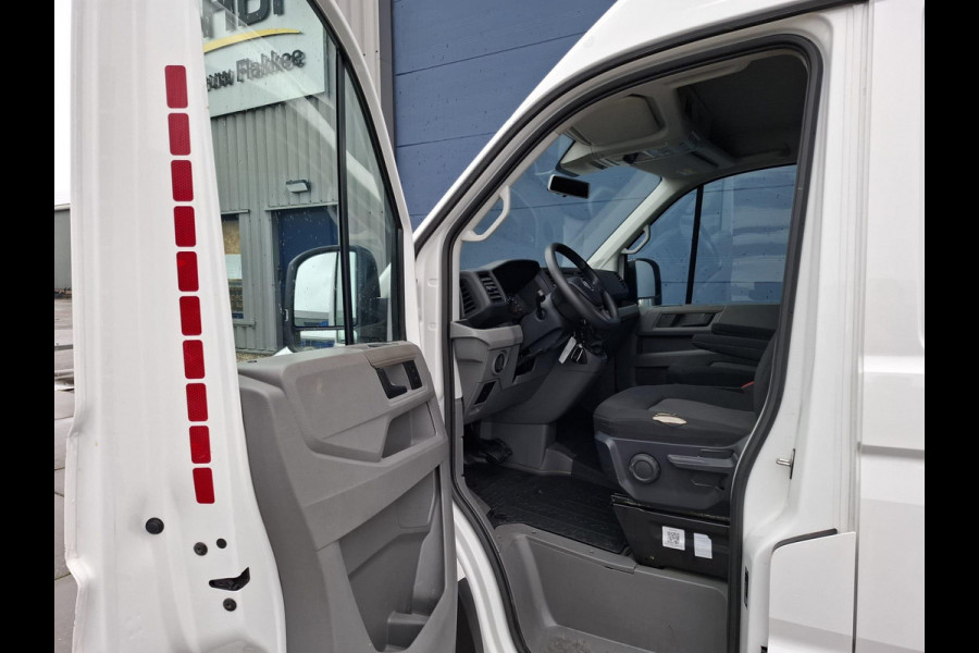Volkswagen Crafter 35 2.0 TDI L3H3 Highline AUTOMAAT / STANDKACHEL / TREKHAAK / CARPLAY / NAVI