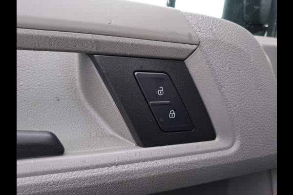 Volkswagen Crafter 35 2.0 TDI L3H3 Highline AUTOMAAT / STANDKACHEL / TREKHAAK / CARPLAY / NAVI