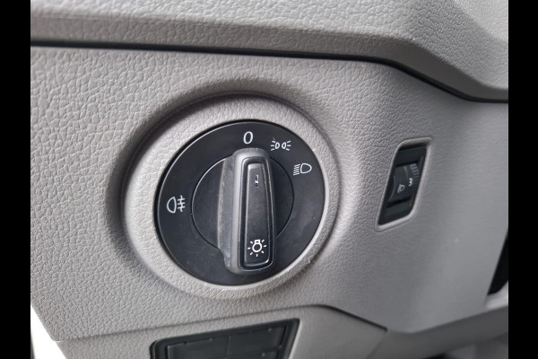 Volkswagen Crafter 35 2.0 TDI L3H3 Highline AUTOMAAT / STANDKACHEL / TREKHAAK / CARPLAY / NAVI
