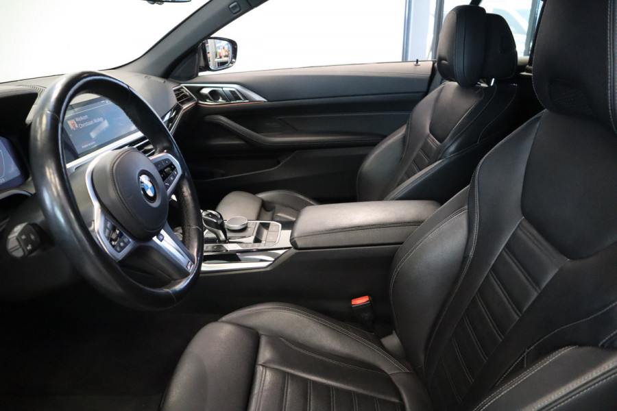 BMW 4 Serie Cabrio M440i xDrive High-Executive 374PK Individueel-lak Navigatie  Volleder 19LMV Head up