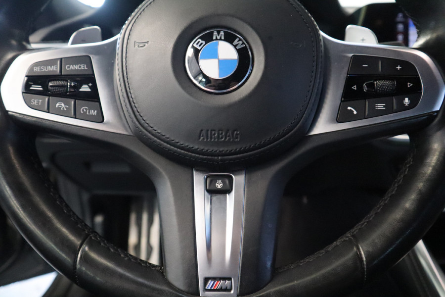 BMW 4 Serie Cabrio M440i xDrive High-Executive 374PK Individueel-lak Navigatie  Volleder 19LMV Head up