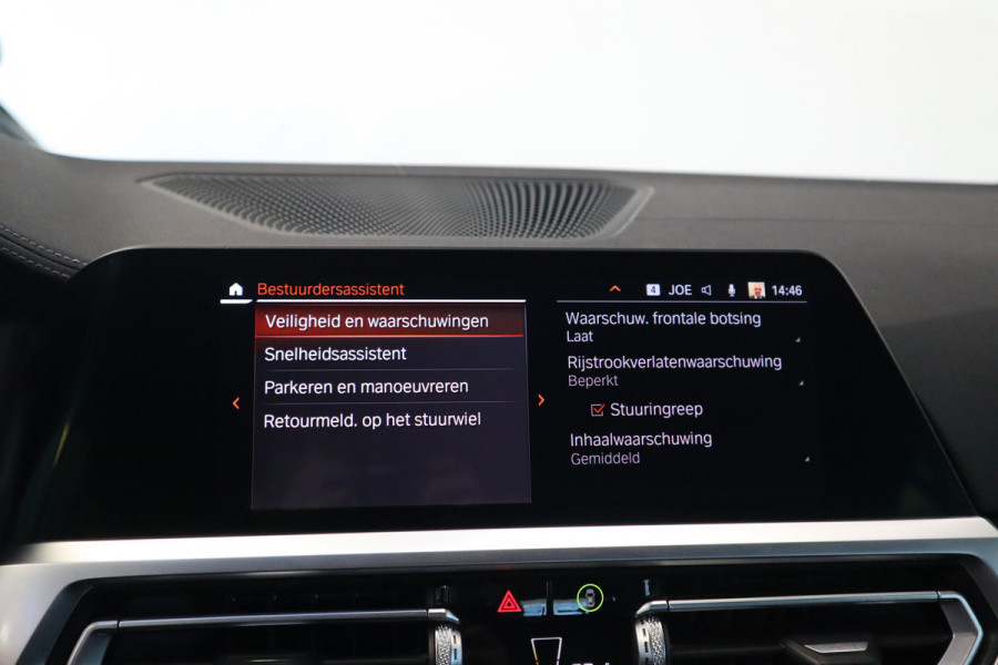 BMW 4 Serie Cabrio M440i xDrive High-Executive 374PK Individueel-lak Navigatie  Volleder 19LMV Head up