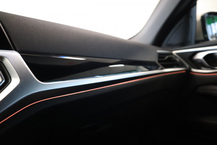 BMW 4 Serie Cabrio M440i xDrive High-Executive 374PK Individueel-lak Navigatie  Volleder 19LMV Head up