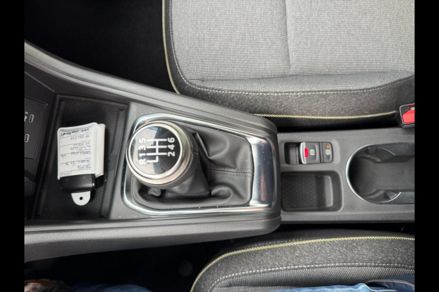 Renault Captur TCe 90 Techno Nieuw model! / Camera / P-sensoren / AppleCarPlay & Android Auto / Speciale kleur