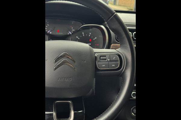 Citroën C3 1.2 PureTech Shine - Navigatie / Apple CarPlay I Airco I PDC I LED I Sport velgen I Veiligheids pakket I Dealer onderh.