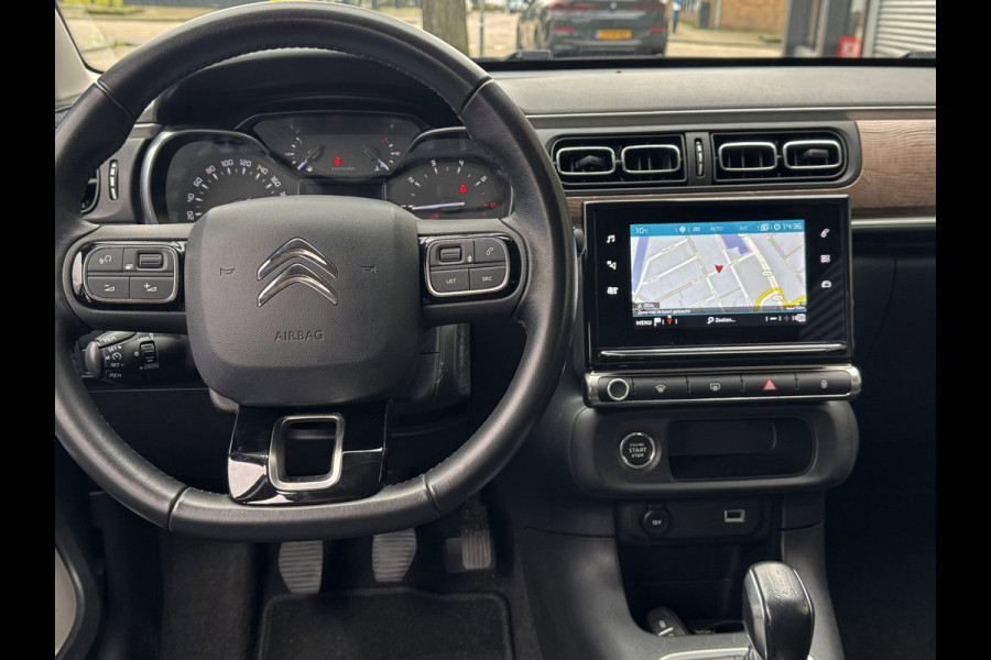 Citroën C3 1.2 PureTech Shine - Navigatie / Apple CarPlay I Airco I PDC I LED I Sport velgen I Veiligheids pakket I Dealer onderh.