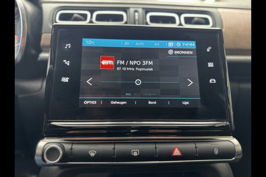 Citroën C3 1.2 PureTech Shine - Navigatie / Apple CarPlay I Airco I PDC I LED I Sport velgen I Veiligheids pakket I Dealer onderh.