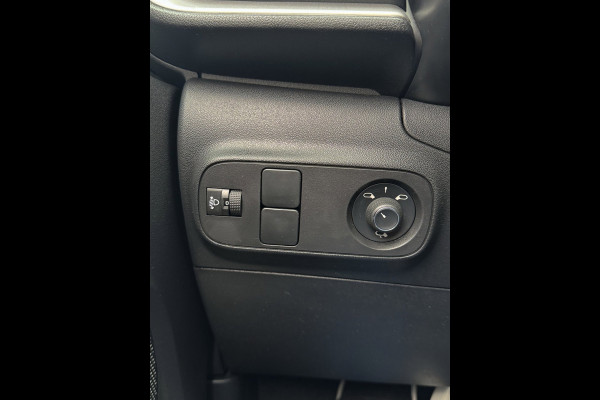 Citroën C3 1.2 PureTech Shine - Navigatie / Apple CarPlay I Airco I PDC I LED I Sport velgen I Veiligheids pakket I Dealer onderh.