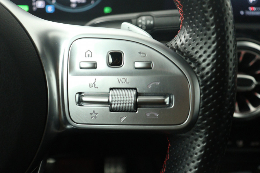 Mercedes-Benz A-Klasse 250 e Premium Plus (STOELVERWARMING, SFEERVERLICHTING, CAMERA, NAVIGATIE, CRUISE CONTROL)