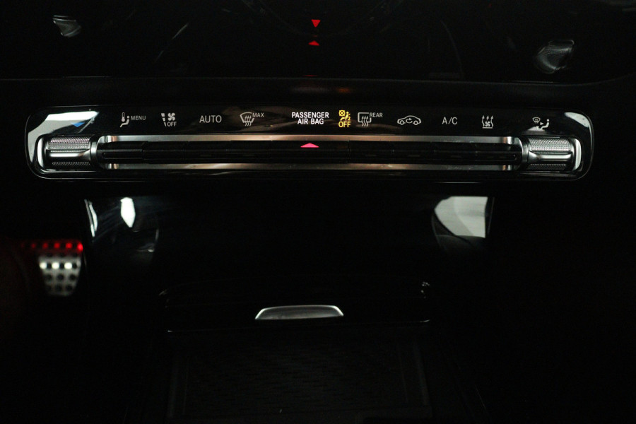Mercedes-Benz A-Klasse 250 e Premium Plus (STOELVERWARMING, SFEERVERLICHTING, CAMERA, NAVIGATIE, CRUISE CONTROL)