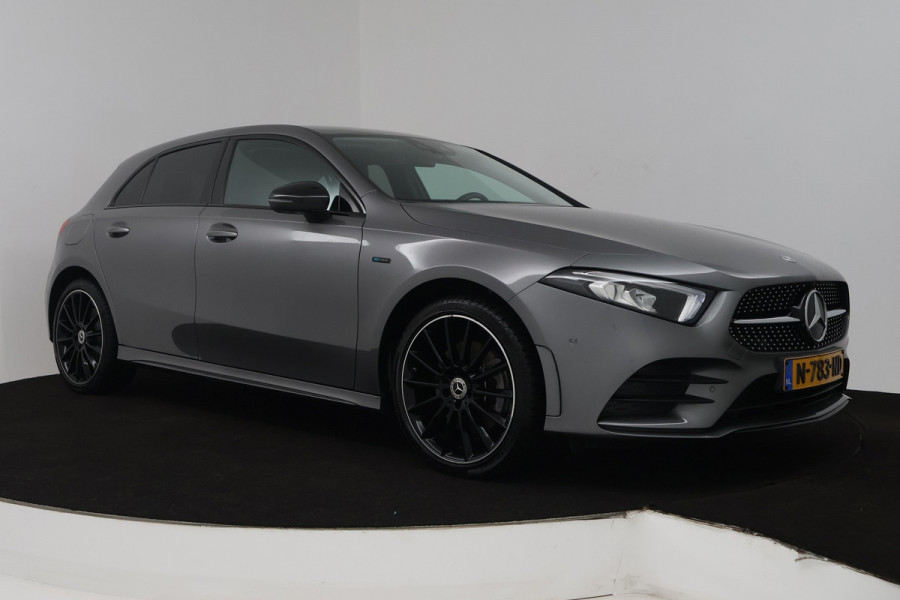 Mercedes-Benz A-Klasse 250 e Premium Plus (STOELVERWARMING, SFEERVERLICHTING, CAMERA, NAVIGATIE, CRUISE CONTROL)