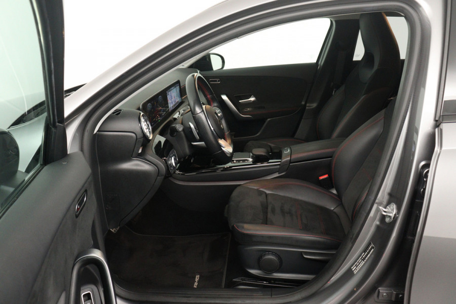 Mercedes-Benz A-Klasse 250 e Premium Plus (STOELVERWARMING, SFEERVERLICHTING, CAMERA, NAVIGATIE, CRUISE CONTROL)