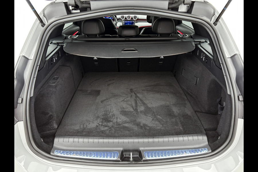 Mercedes-Benz C-Klasse Estate 300 e AMG Plug-In Hybride AMG Line | Night Pakket | Memory Voorstoelen | Easy-Pack Achterklep | Stuur en Stoelverwarming. Inclusief 24 maanden Mercedes-Benz Certified garantie voor Europa.