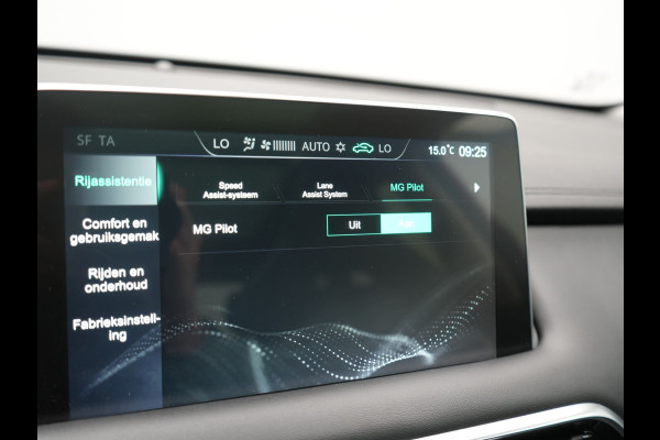 MG EHS 1.5 TGDI Luxury PHEV 258pk Dealer O.H | Trekhaak | Panodak | 360 Camera | Adaptive Cruise | Lederen Sportstoelen Verwarmd | Keyless | Pilot Assist | Blis | Apple Carplay | Virtual | Navigatie | DAB+ | Plug In Hybrid |