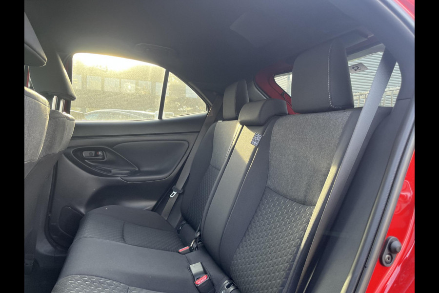 Toyota Yaris Cross 1.5 Hybrid 115 Dynamic | Apple Carplay & AndroidAUTO | Achteruitrij Camera | Stuur- & Stoelverwarming |