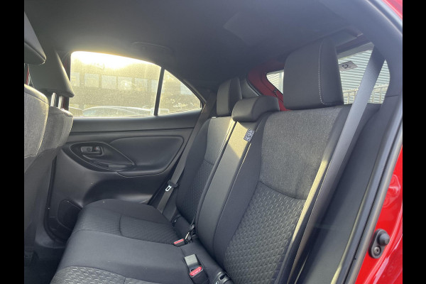 Toyota Yaris Cross 1.5 Hybrid 115 Dynamic | Apple Carplay & AndroidAUTO | Achteruitrij Camera | Stuur- & Stoelverwarming |