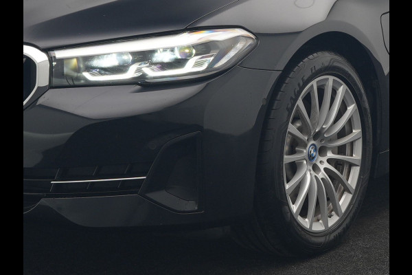 BMW 5 Serie Touring 520e Business Edition Plus PHEV 204pk Dealer O.H. | Head Up | Camera | Lederen Comfortstoelen Memory & Ventilatie | Apple Carplay | Blis | Virtual | Stoelverwarming | Navigatie | DAB | Plug In Hybrid |