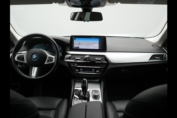 BMW 5 Serie Touring 520e Business Edition Plus PHEV 204pk Dealer O.H. | Head Up | Camera | Lederen Comfortstoelen Memory & Ventilatie | Apple Carplay | Blis | Virtual | Stoelverwarming | Navigatie | DAB | Plug In Hybrid |