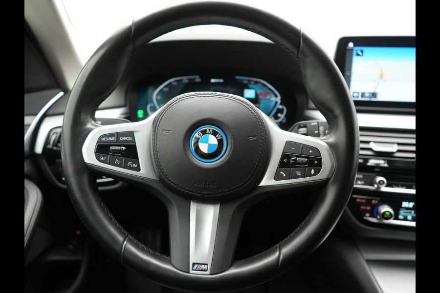 BMW 5 Serie Touring 520e Business Edition Plus PHEV 204pk Dealer O.H. | Head Up | Camera | Lederen Comfortstoelen Memory & Ventilatie | Apple Carplay | Blis | Virtual | Stoelverwarming | Navigatie | DAB | Plug In Hybrid |