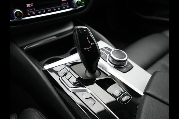 BMW 5 Serie Touring 520e Business Edition Plus PHEV 204pk Dealer O.H. | Head Up | Camera | Lederen Comfortstoelen Memory & Ventilatie | Apple Carplay | Blis | Virtual | Stoelverwarming | Navigatie | DAB | Plug In Hybrid |