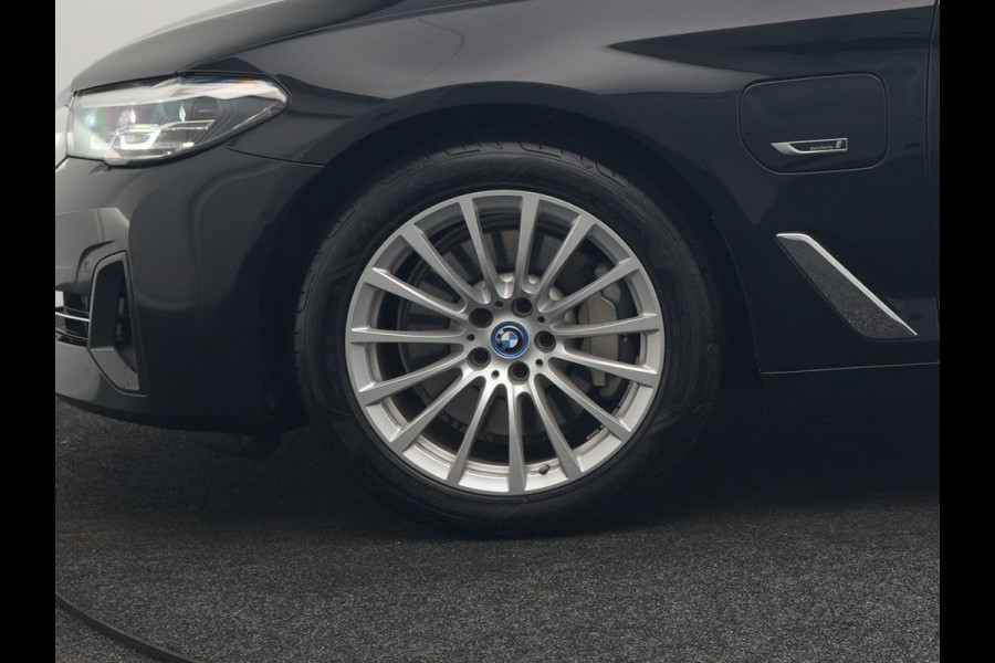 BMW 5 Serie Touring 520e Business Edition Plus PHEV 204pk Dealer O.H. | Head Up | Camera | Lederen Comfortstoelen Memory & Ventilatie | Apple Carplay | Blis | Virtual | Stoelverwarming | Navigatie | DAB | Plug In Hybrid |